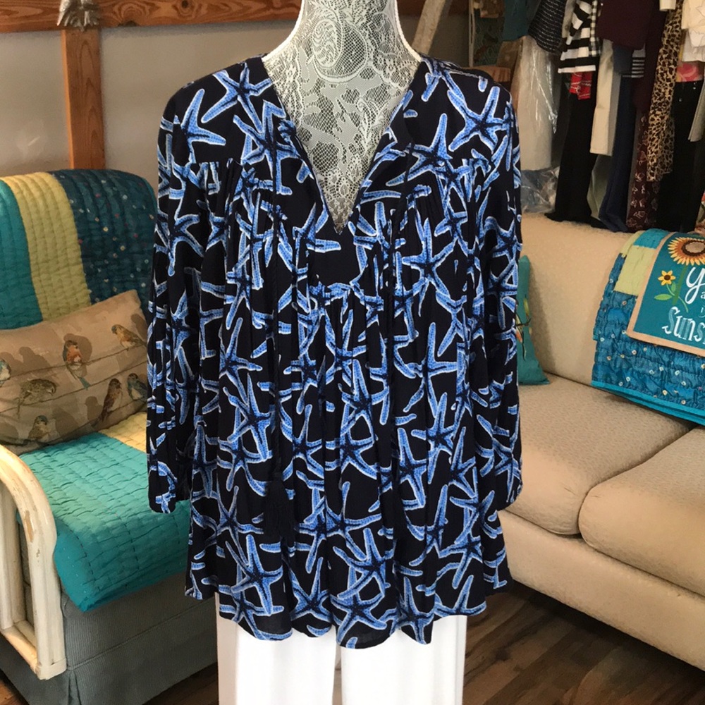 Crown & Ivy pull over blouse